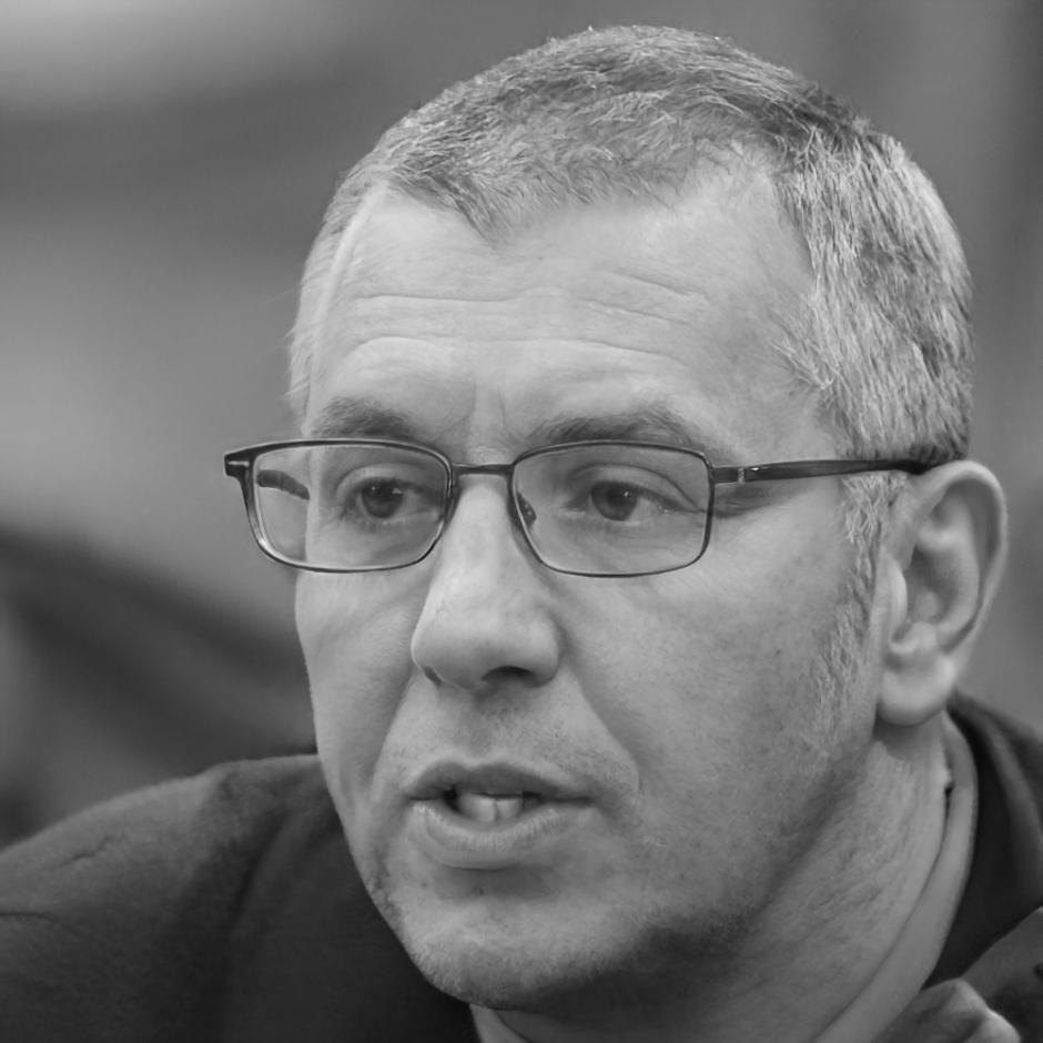 Kursleiter Björn Hellmuth erklärt Finanzkonzepte